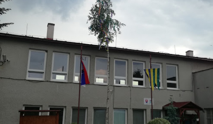 Stavanie mája RUSADLE